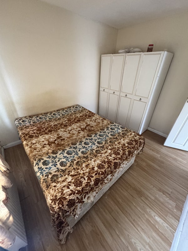 Room Villiers Road in Slough