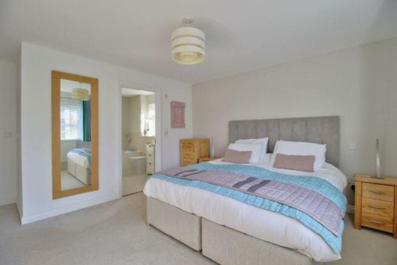 House Phillips Close in Wokingham