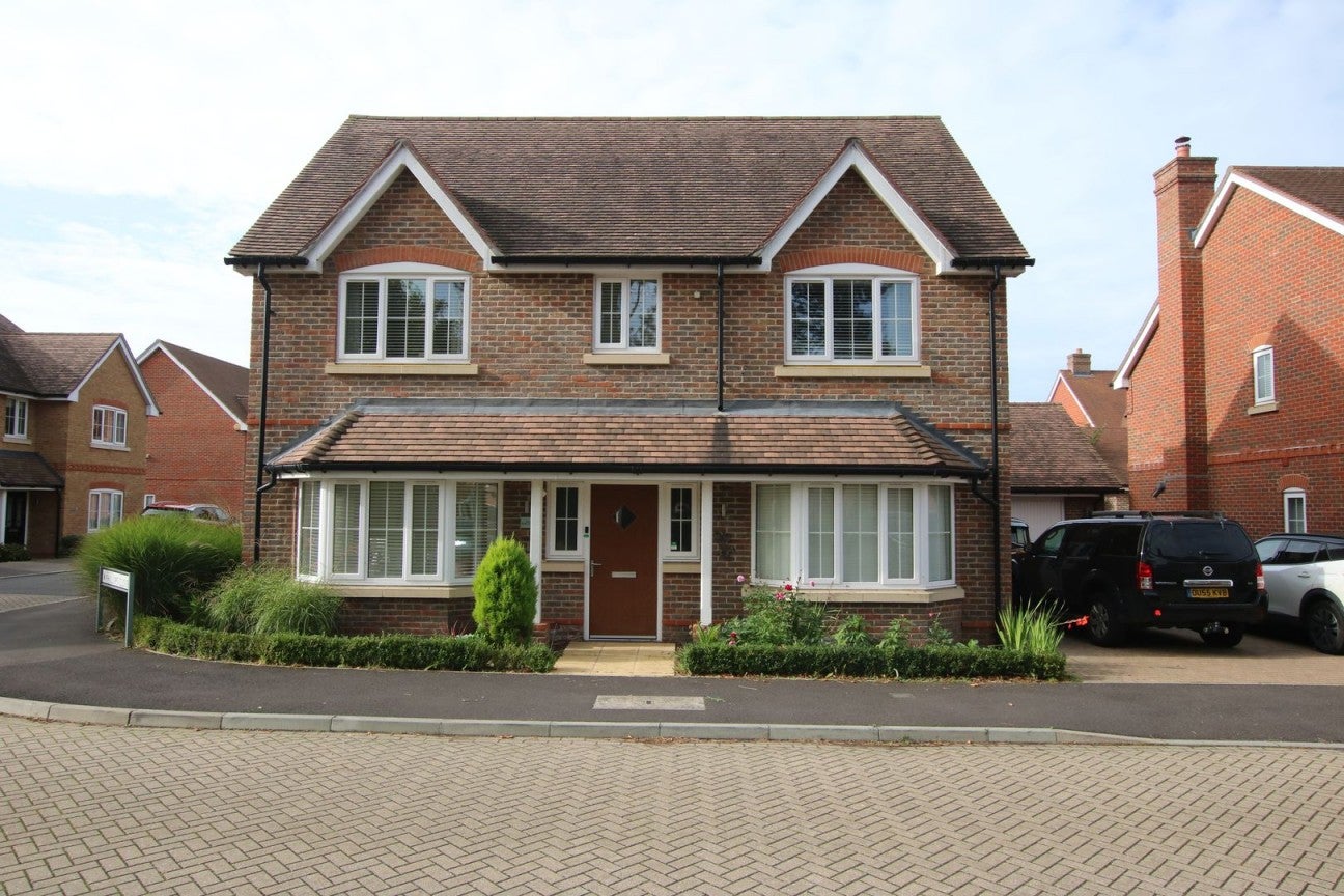 House Phillips Close in Wokingham