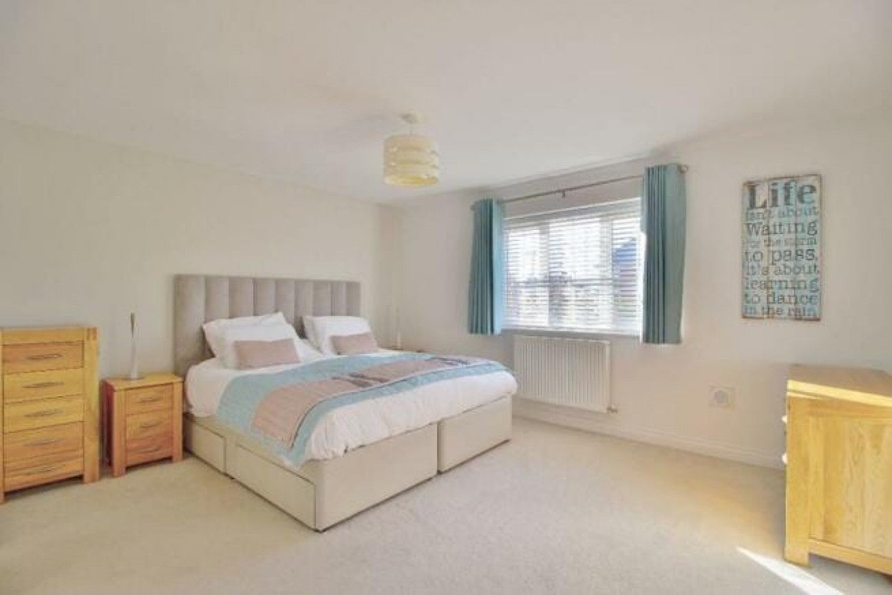 House Phillips Close in Wokingham