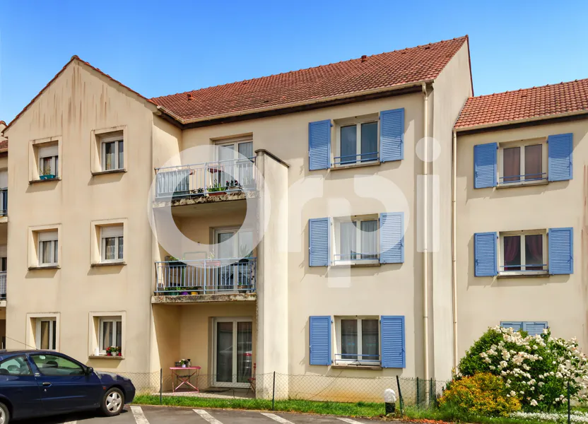 Flat Parking Stade in Crépy-en-Valois