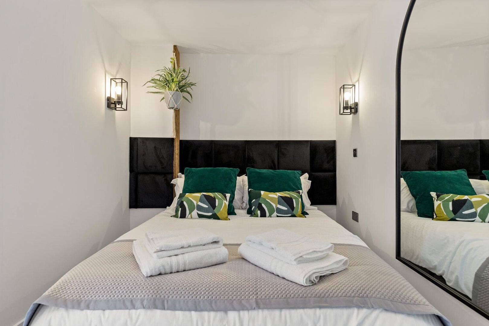 Flat Sandgate Road in Folkestone and Hythe District