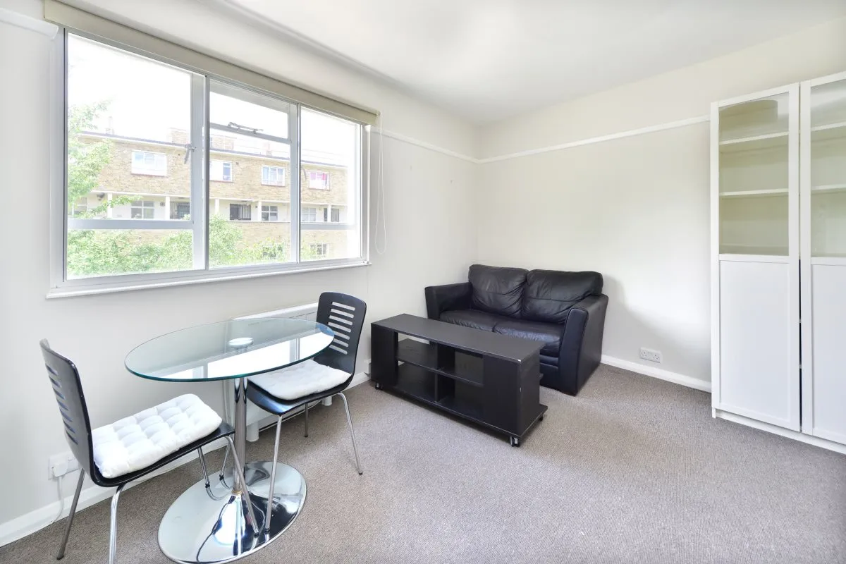 Flat Aberdeen Park in Greater London