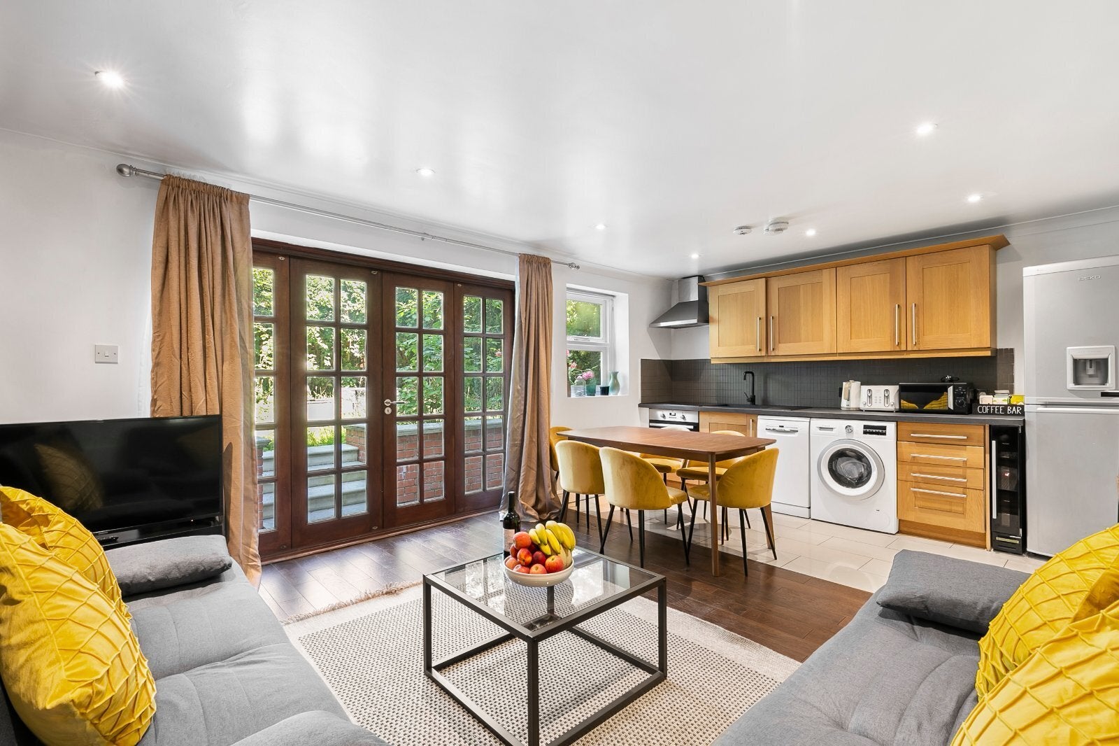 Flat Stock Orchard Crescent in Greater London