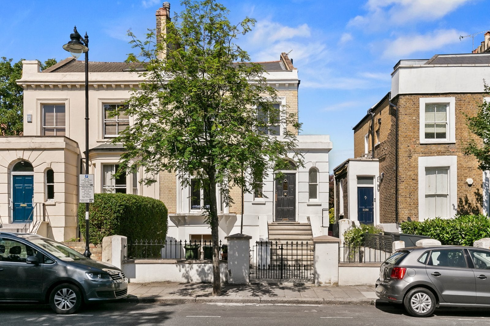 Flat Stock Orchard Crescent in Greater London