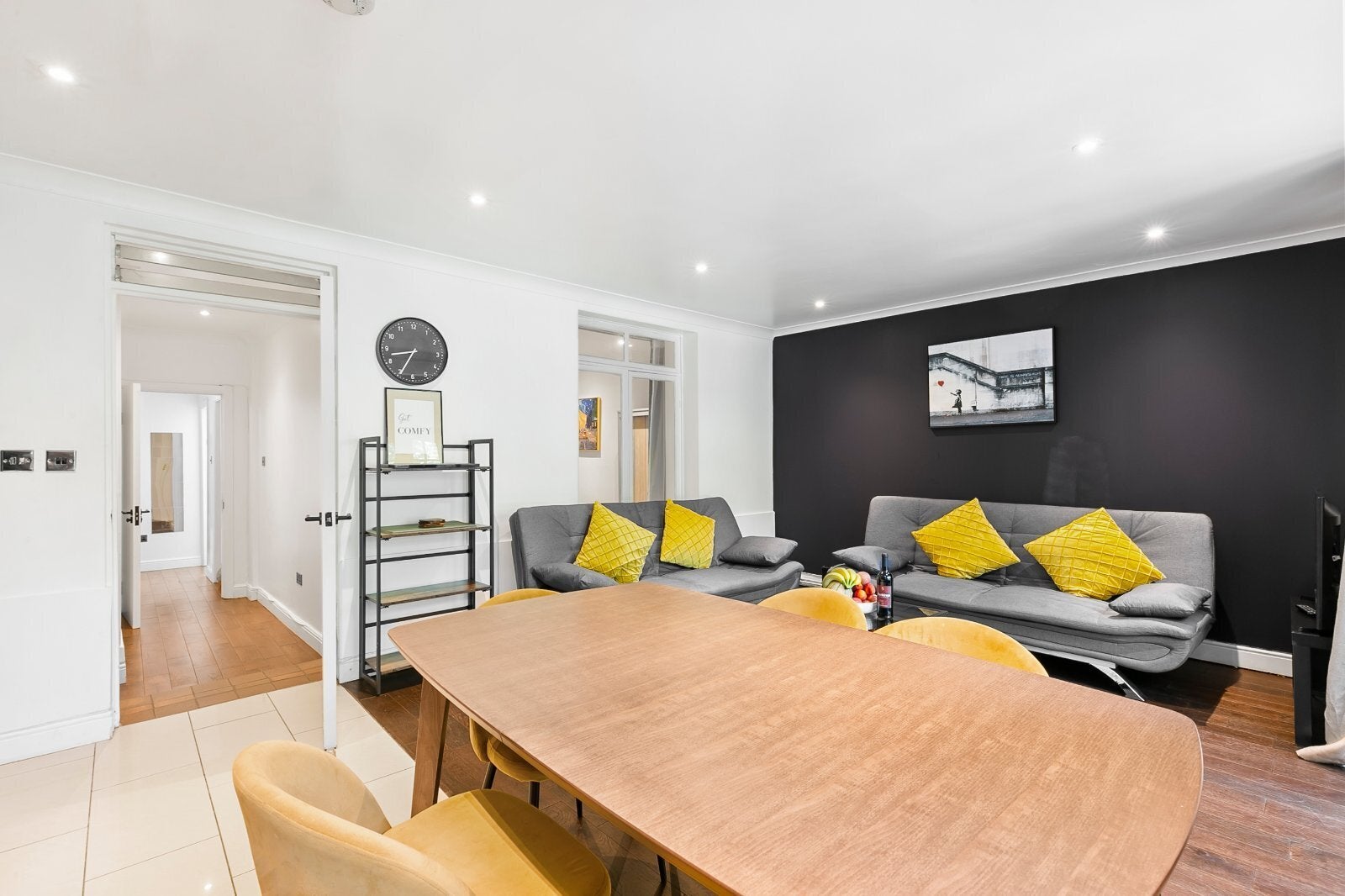 Flat Stock Orchard Crescent in Greater London
