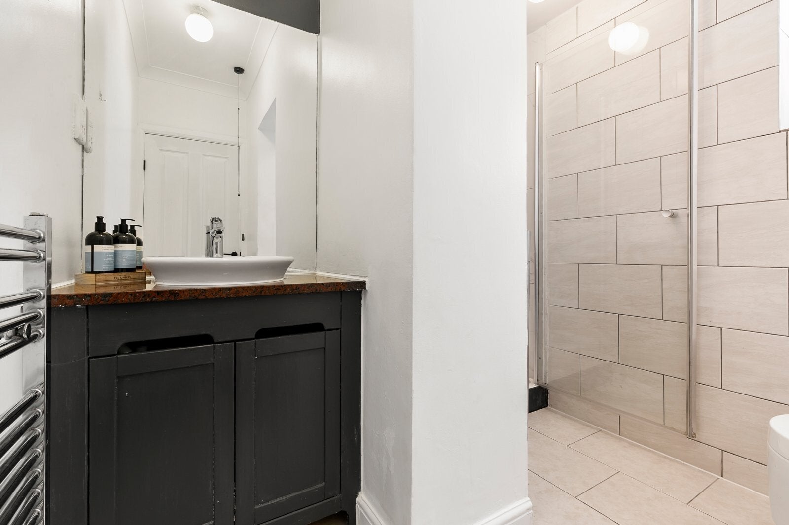 Flat Stock Orchard Crescent in Greater London