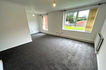 Flat Montagu Court in Leeds