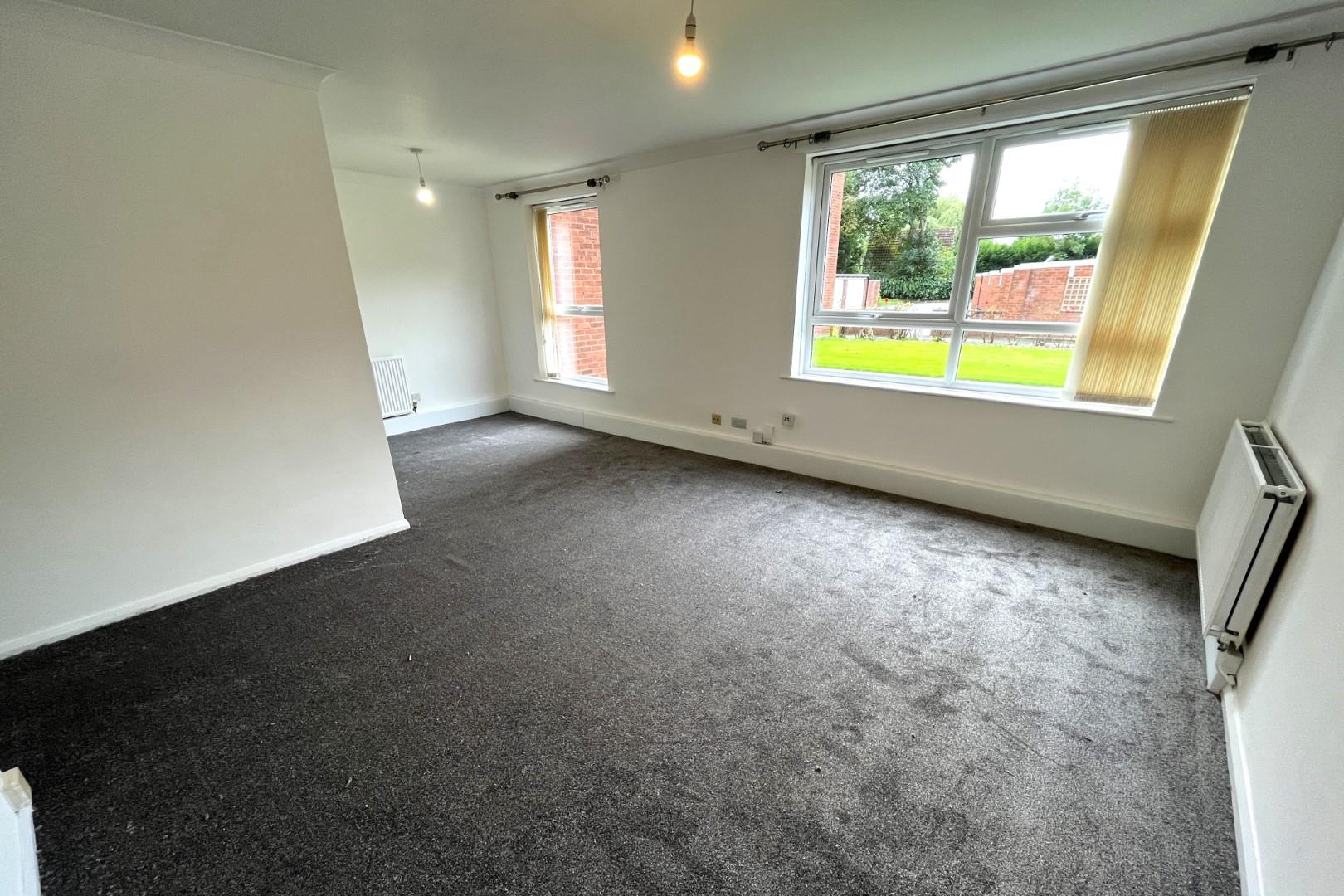 Flat Montagu Court in Leeds