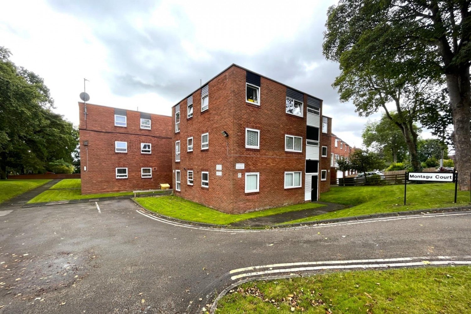 Flat Montagu Court in Leeds
