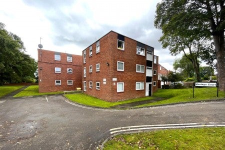 Flat Montagu Court in Leeds