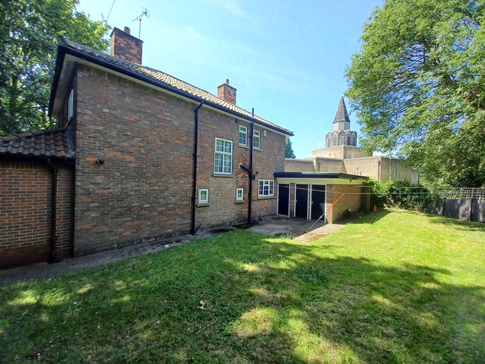 House Morritt Drive in Leeds
