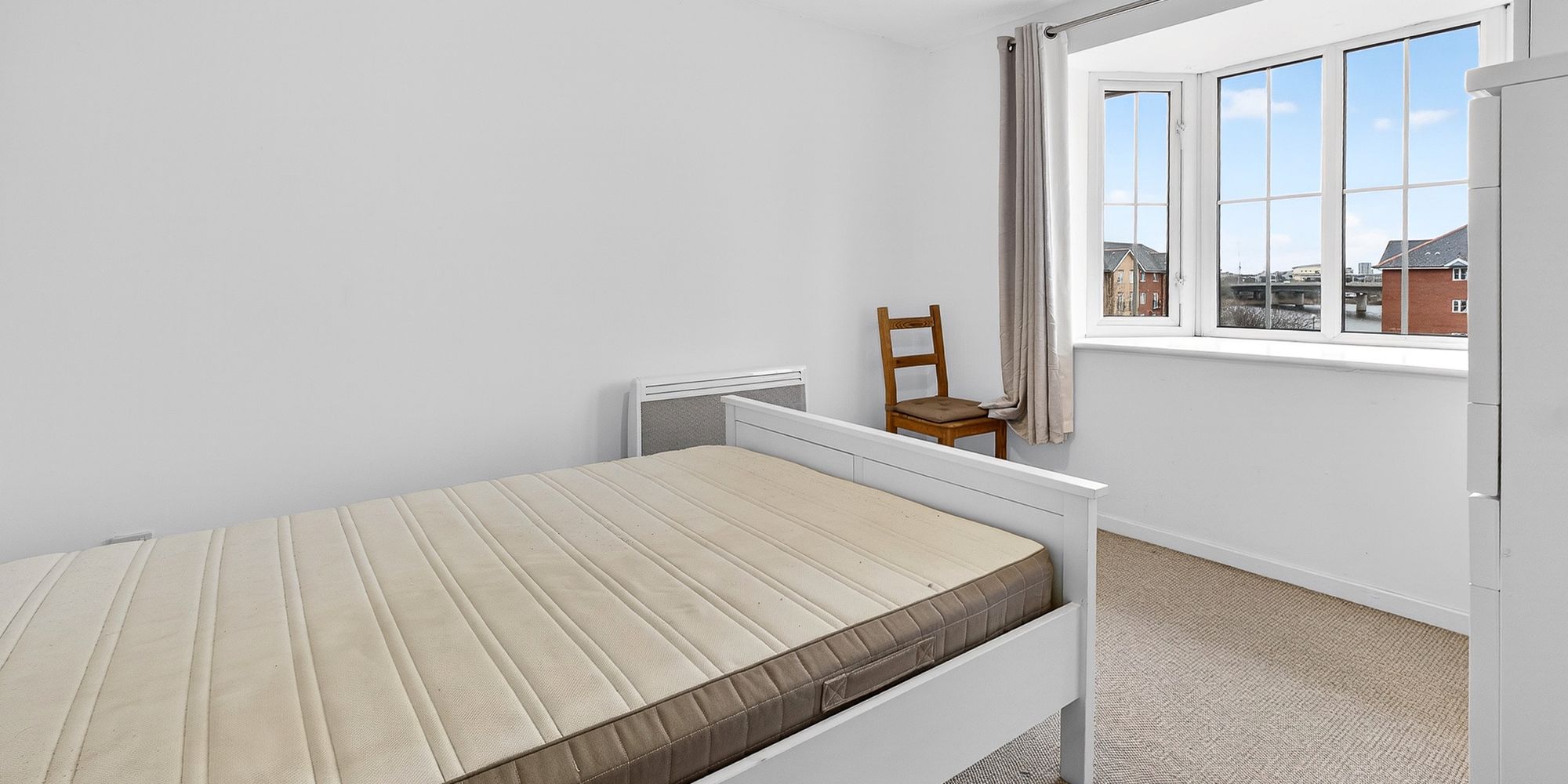 Flat Claymore Place in Cardiff