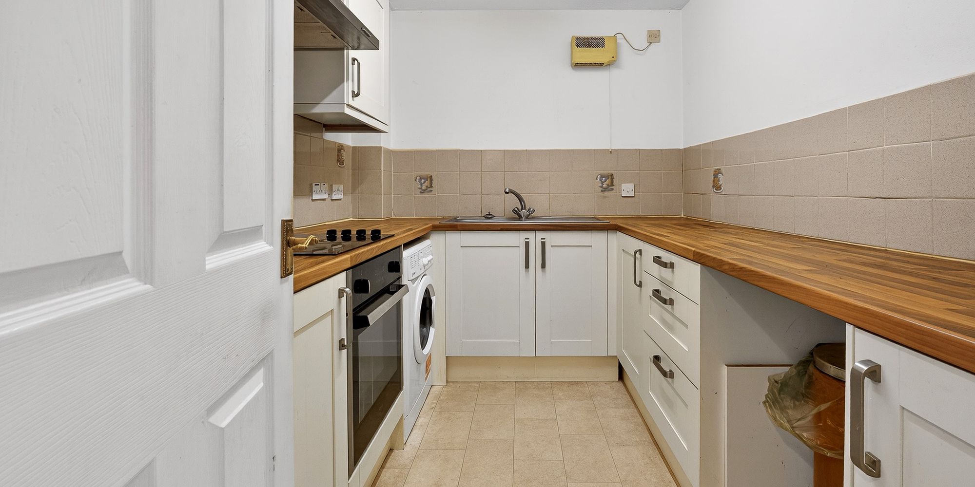 Flat Claymore Place in Cardiff