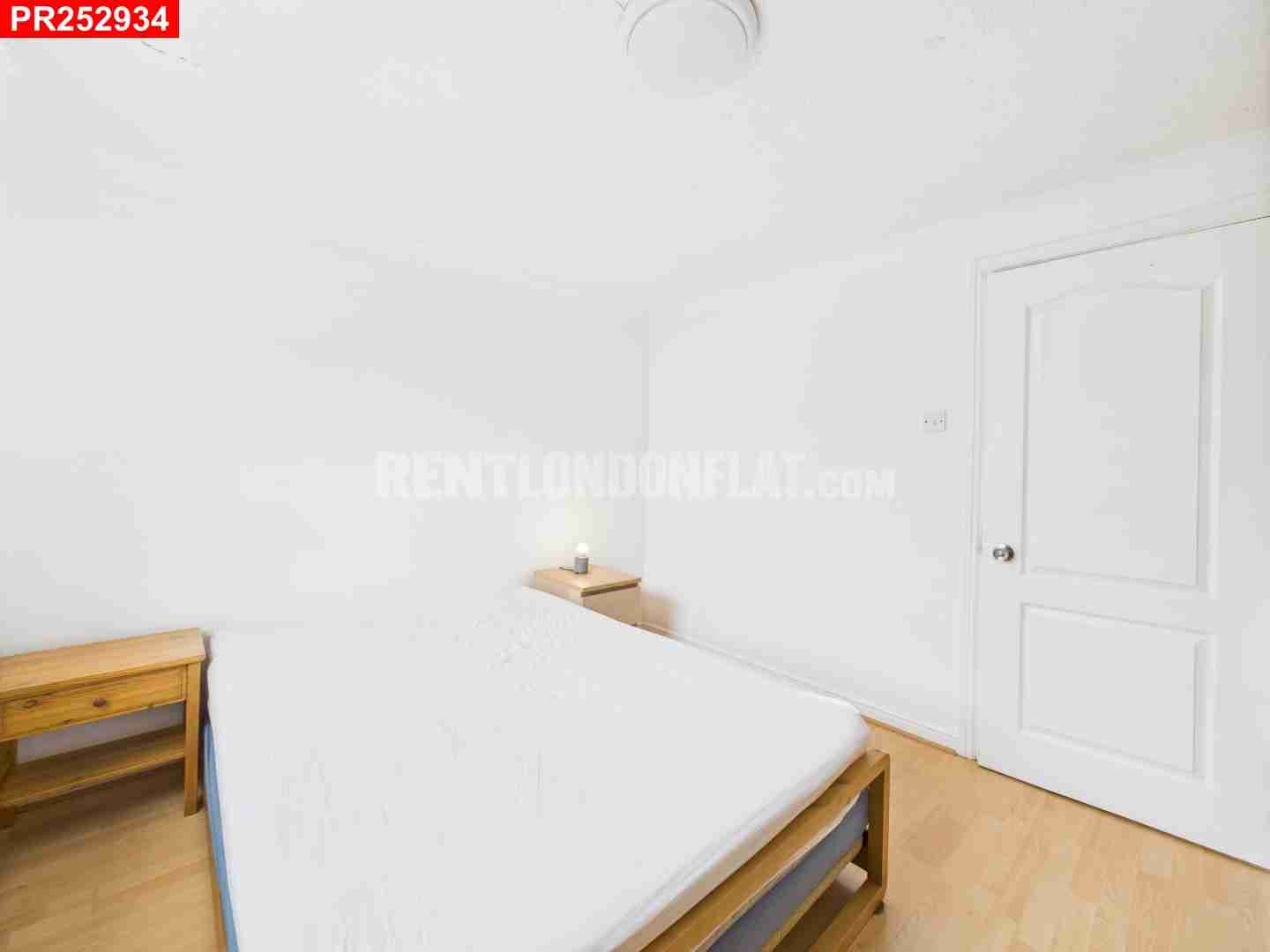 Flat Millennium Drive in Greater London
