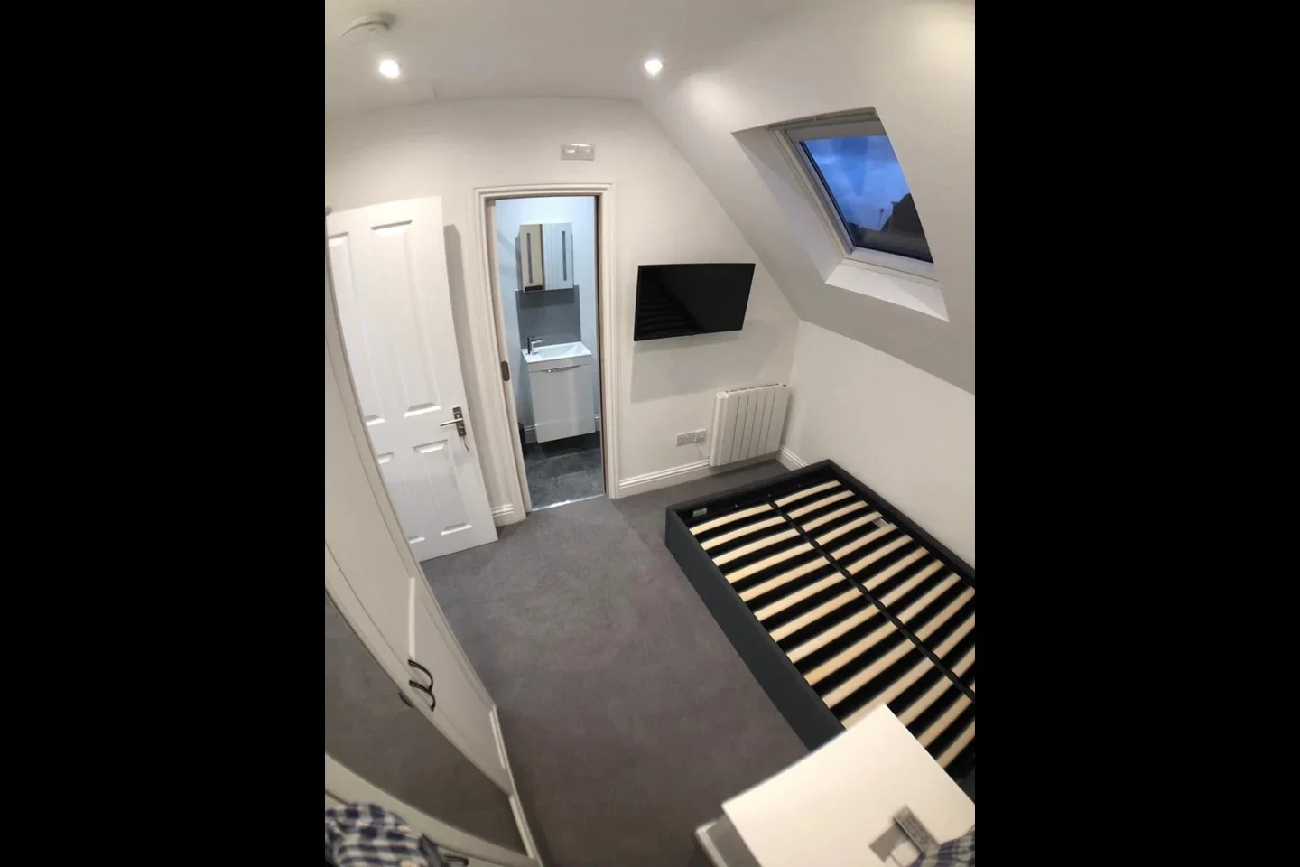 Room Merton Road in Greater London