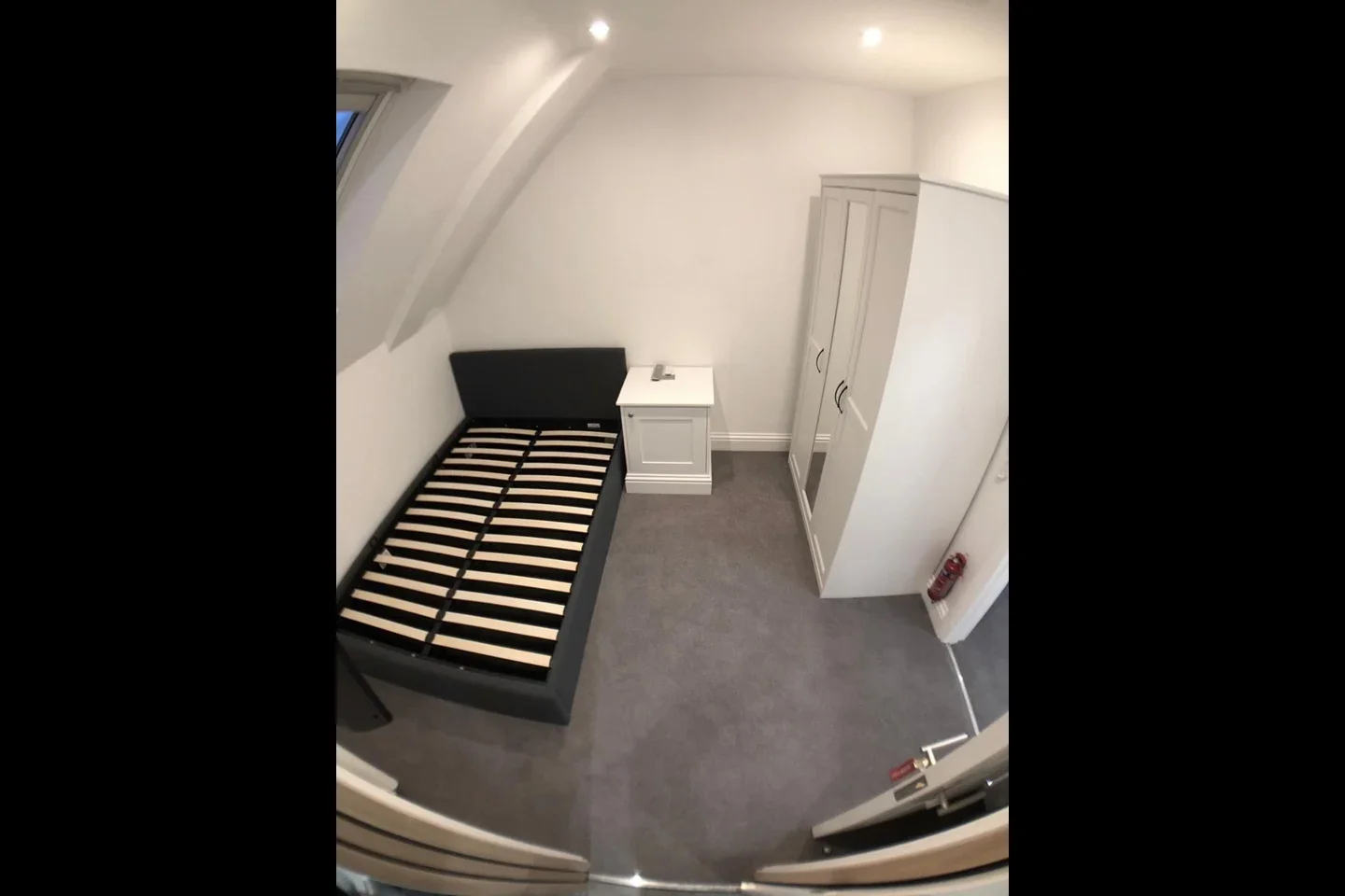 Room Merton Road in Greater London