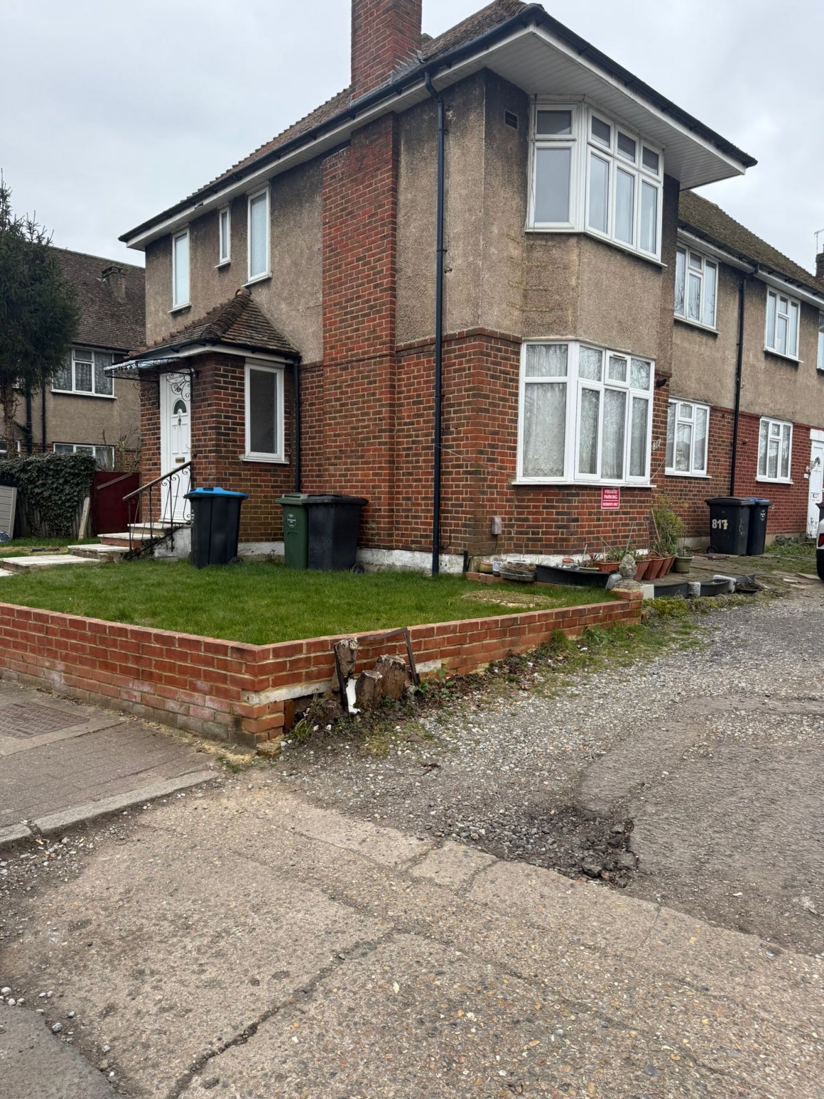 Flat Harrow Road in Greater London