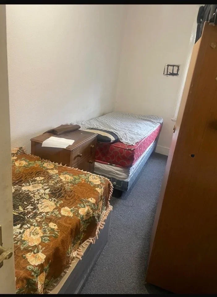 Room Chartley Avenue in Greater London