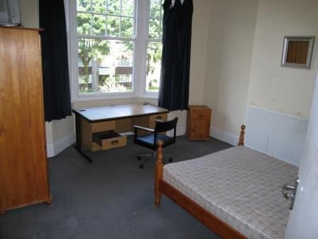 Room Lapwing Lane in Manchester