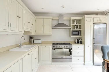 Flat Bramford Road in Greater London