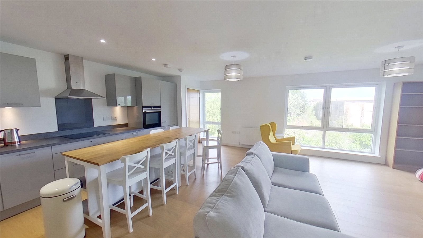 Flat Dalgety Road in City of Edinburgh