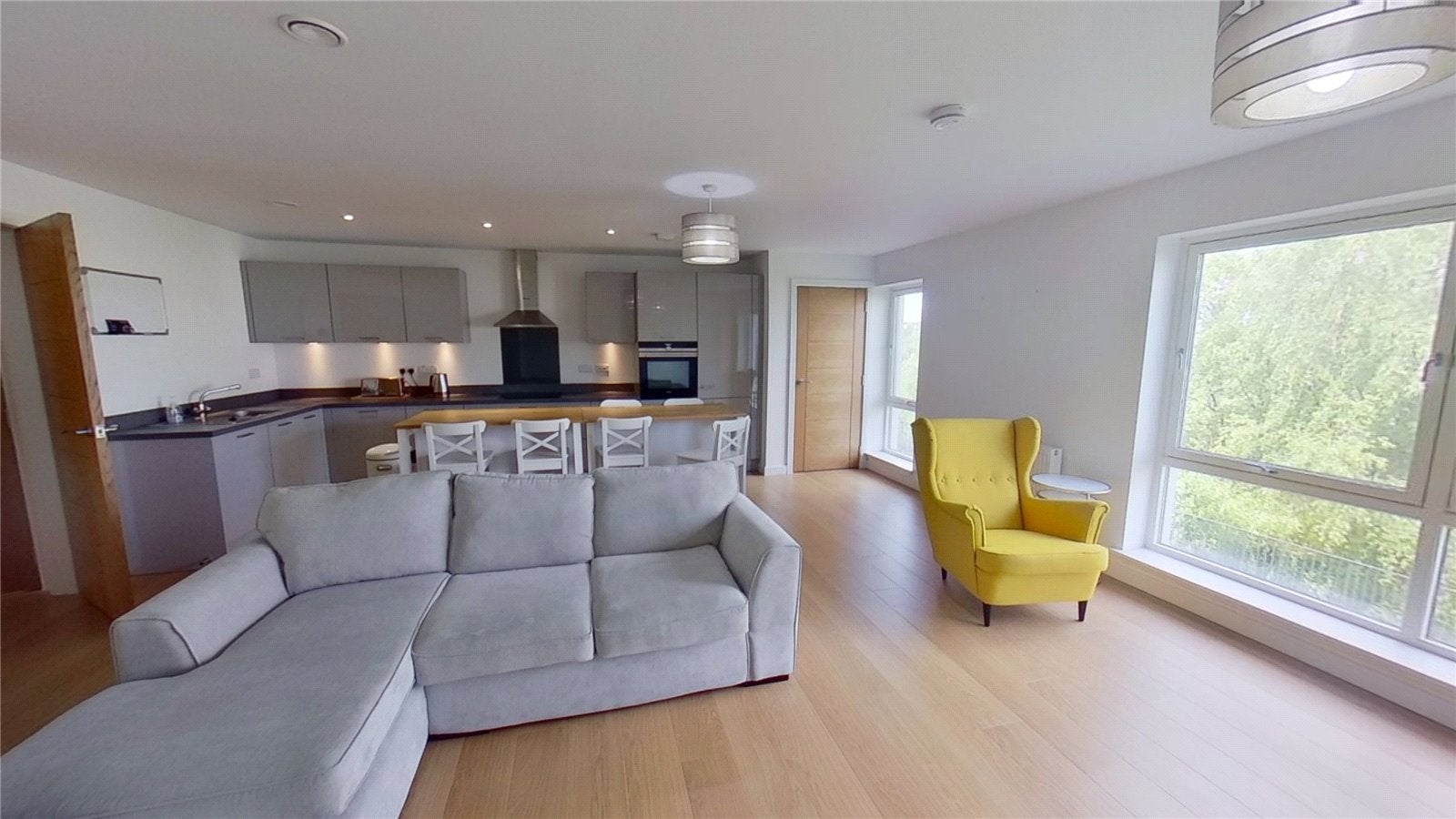 Flat Dalgety Road in City of Edinburgh