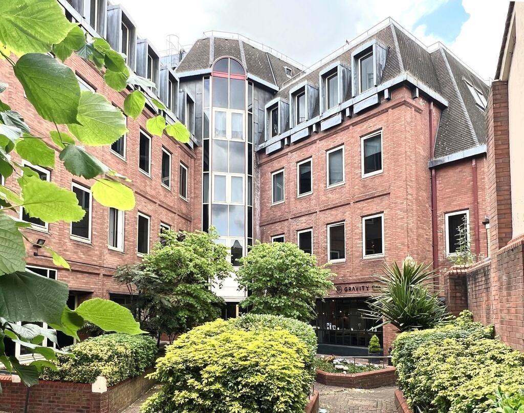 Flat Staines Road in Greater London