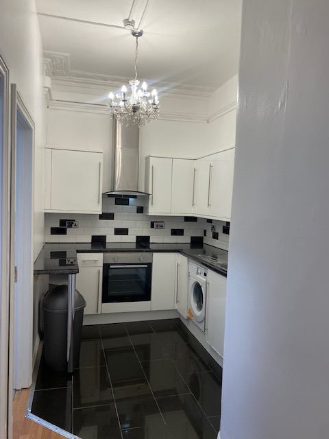 Room Bow Road in Greater London