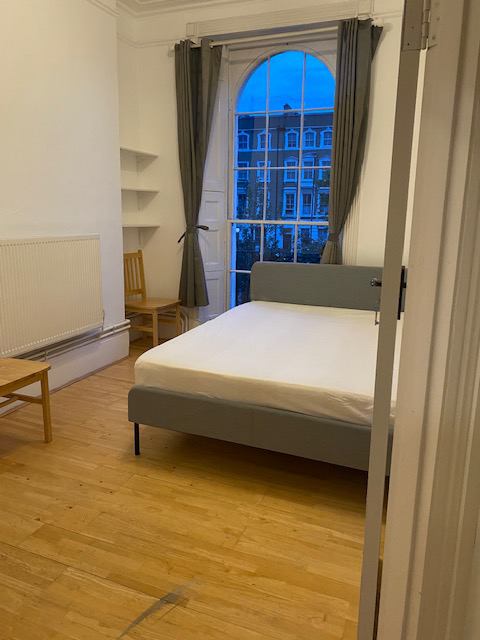 Room Bow Road in Greater London