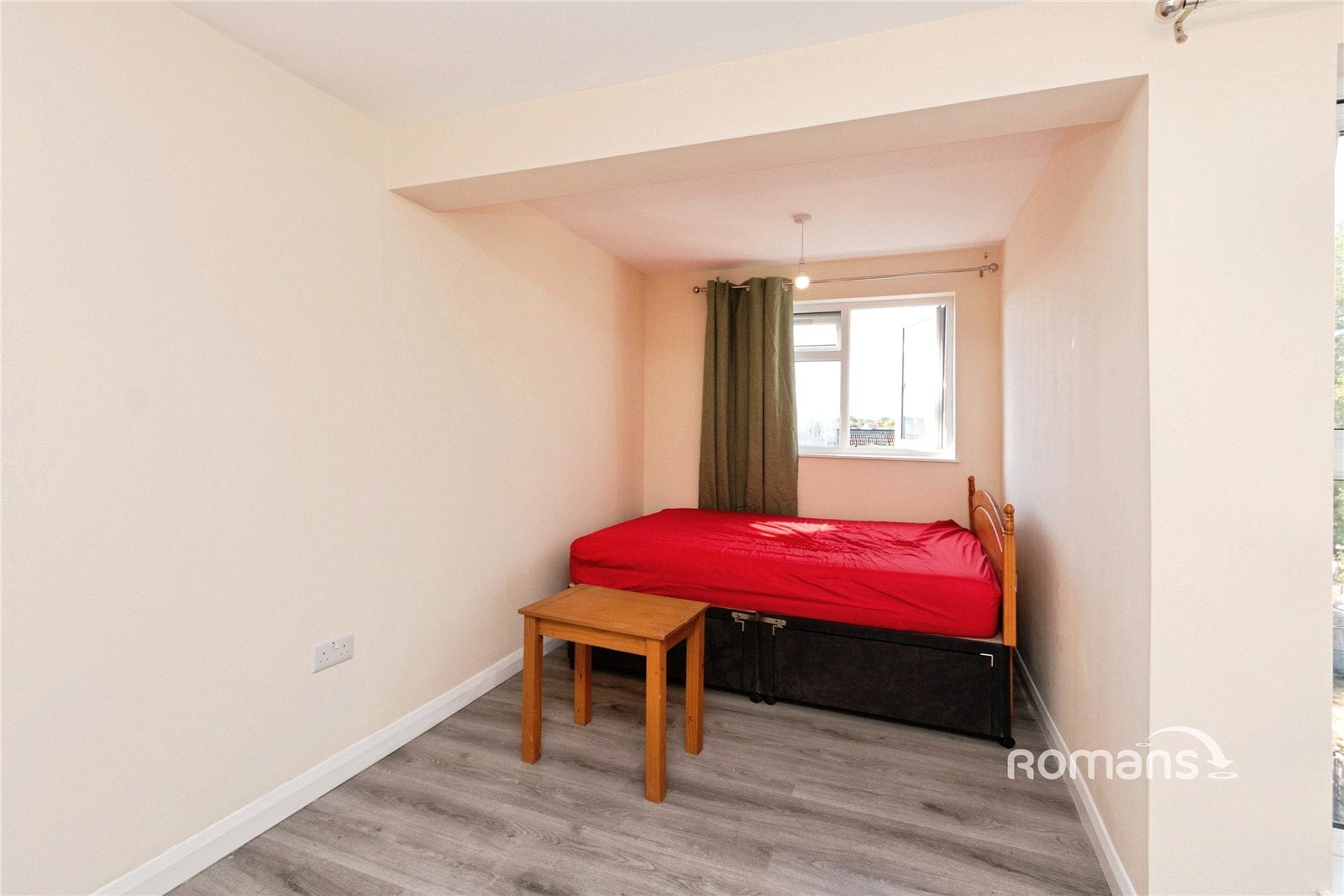 Room Newport Road in Rushmoor