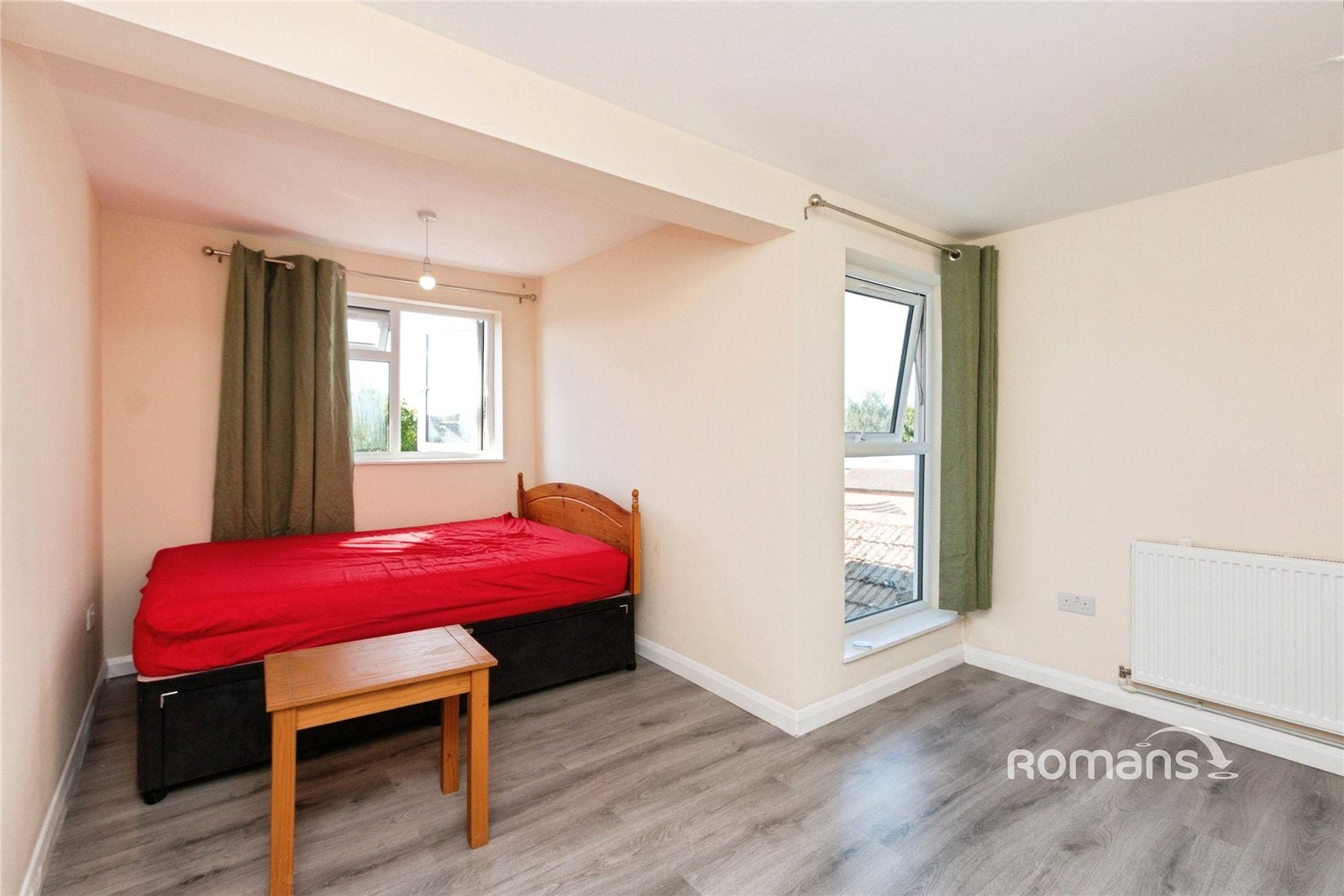 Room Newport Road in Rushmoor