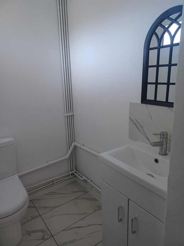 Room Harrow Road in City of Westminster