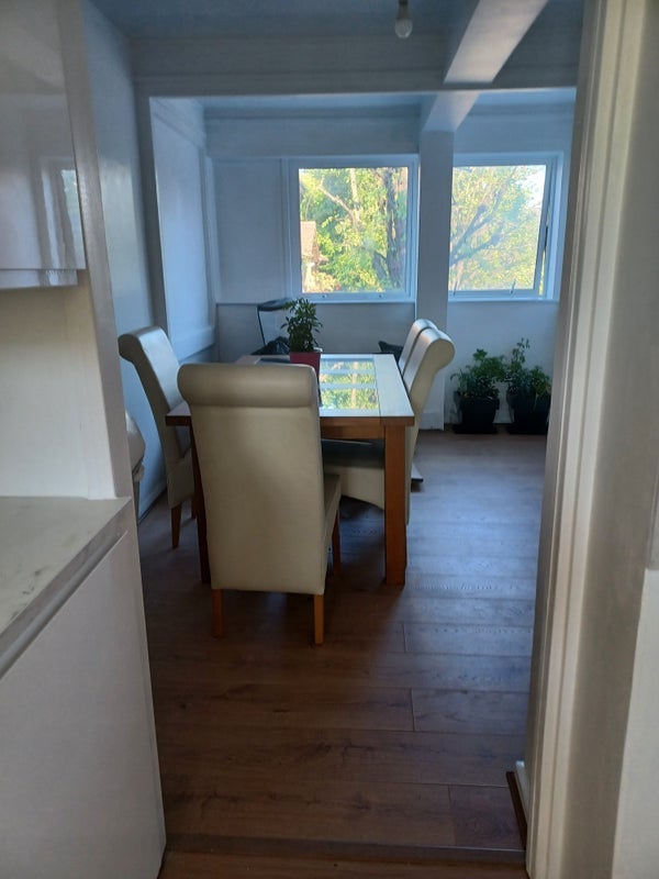 Room Harrow Road in City of Westminster