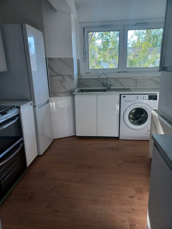 Room Harrow Road in City of Westminster