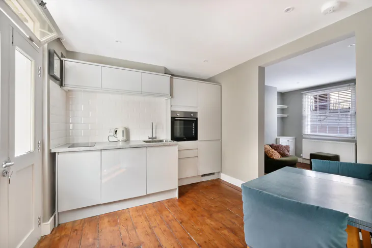 Flat Keystone Crescent in Greater London