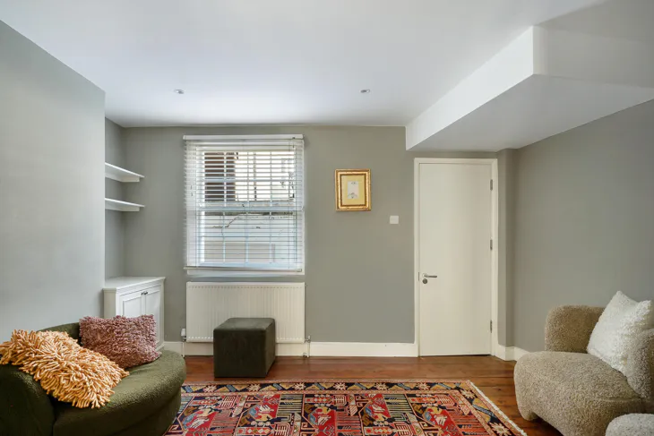 Flat Keystone Crescent in Greater London