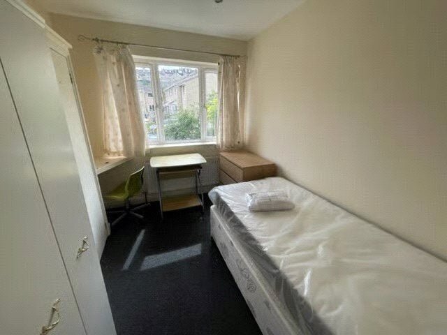Room Ivy Avenue in Bath