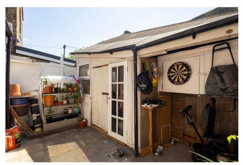 Room Dames Road in Greater London