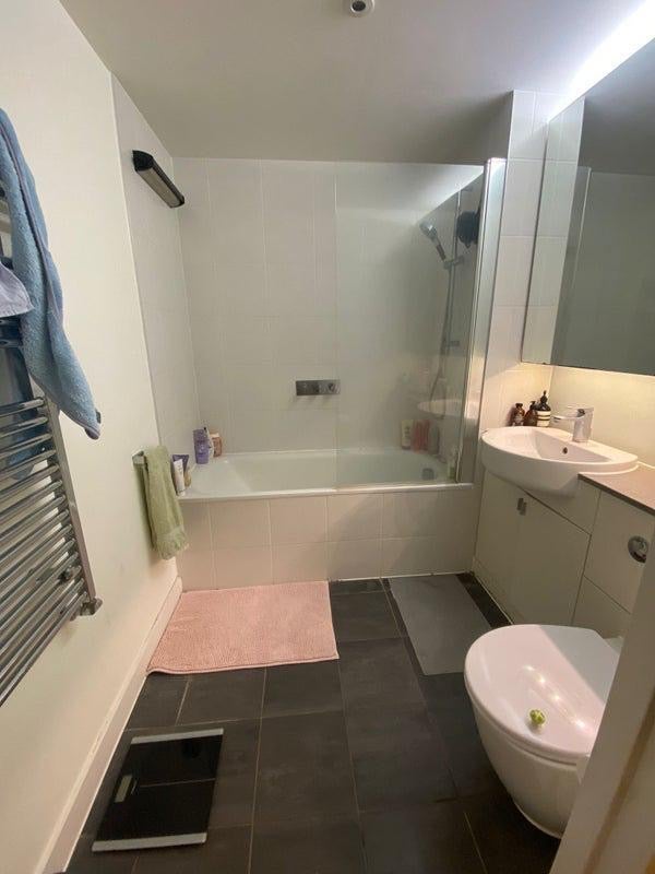Room Honour Lea Avenue in Greater London