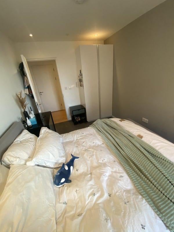 Room Honour Lea Avenue in Greater London