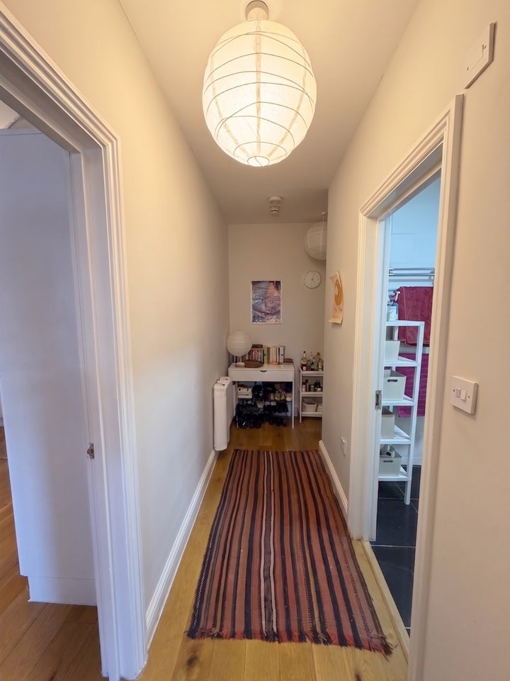 Flat Mare Street in Greater London