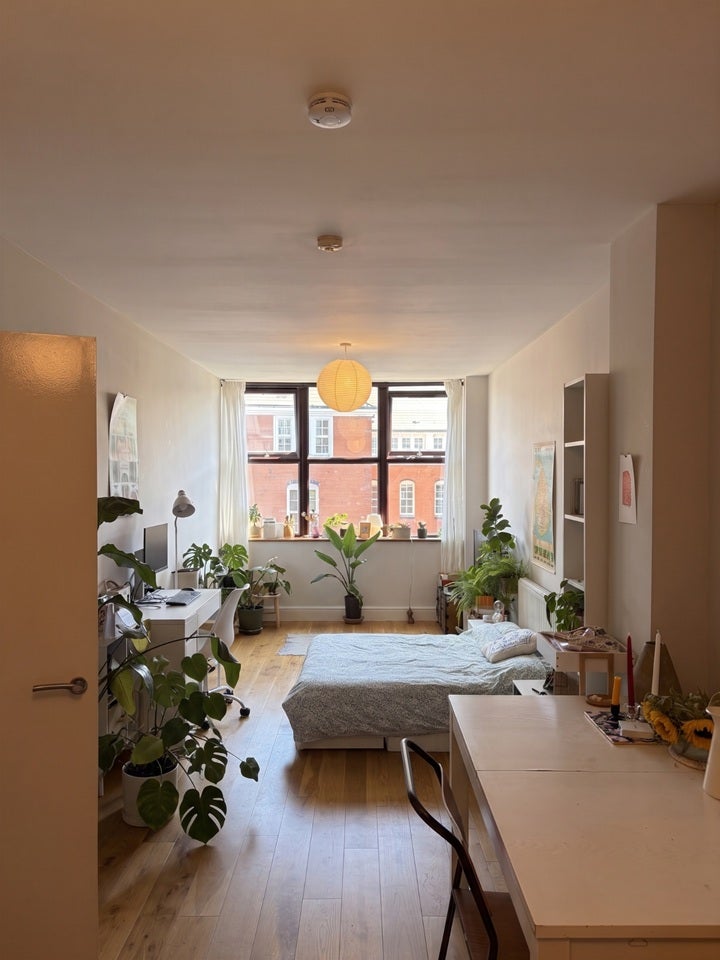 Flat Mare Street in Greater London