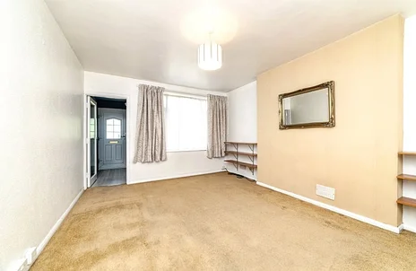 Flat Redfield Court in Newbury