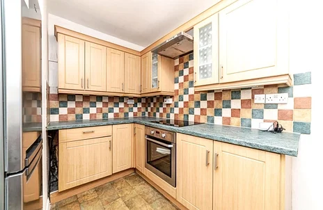 Flat Redfield Court in Newbury