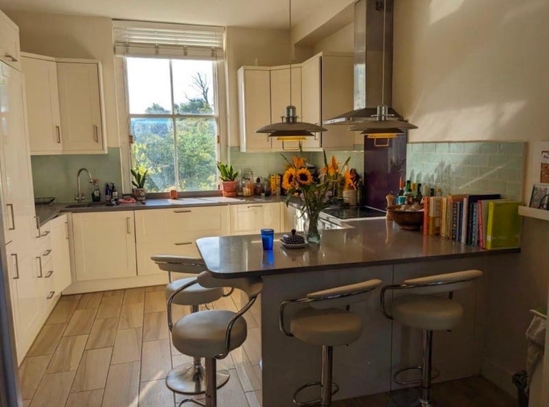Room Freegrove Road in Greater London