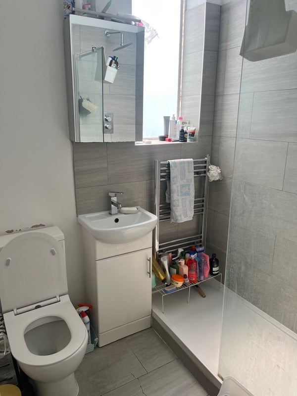 Room Wells Yard in Greater London