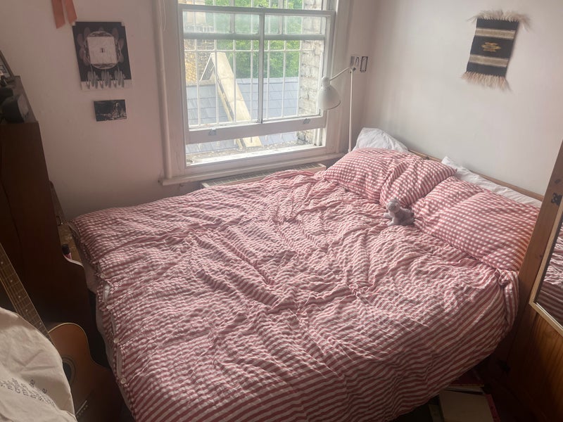 Room Wells Yard in Greater London