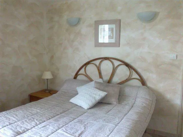 Chambre Rue Adrien Robert à Caux-et-Sauzens