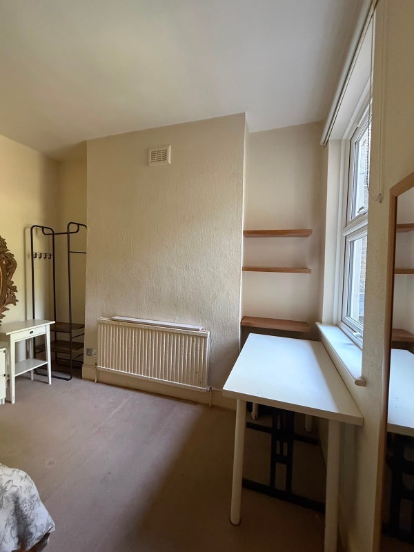 Room Ickburgh Road in Greater London